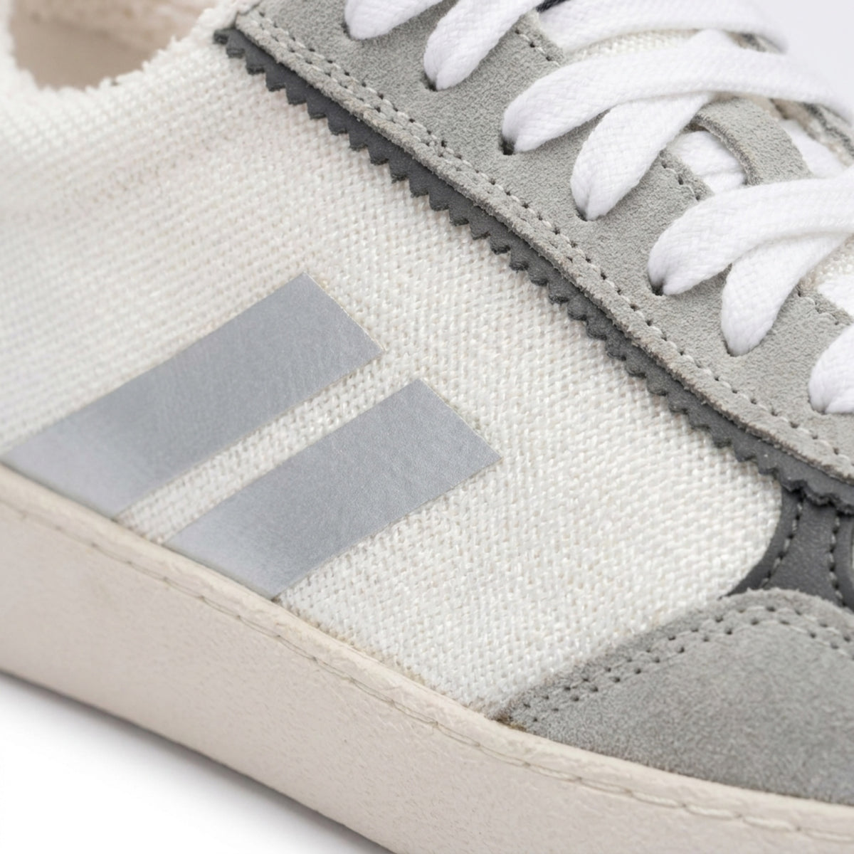 Ground™ Sneakers Silver